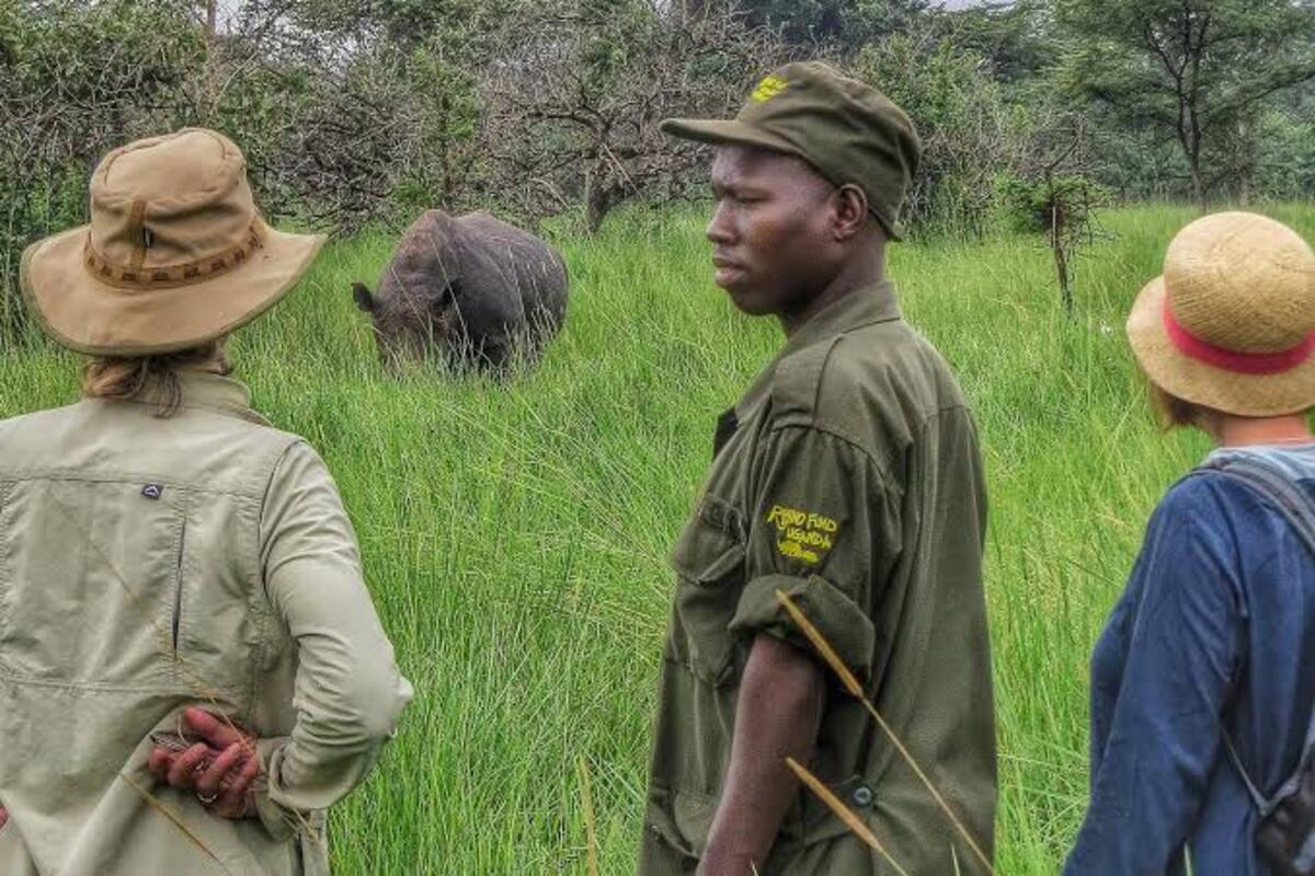 UWA ranger & Tourists in appropriate viewing distance